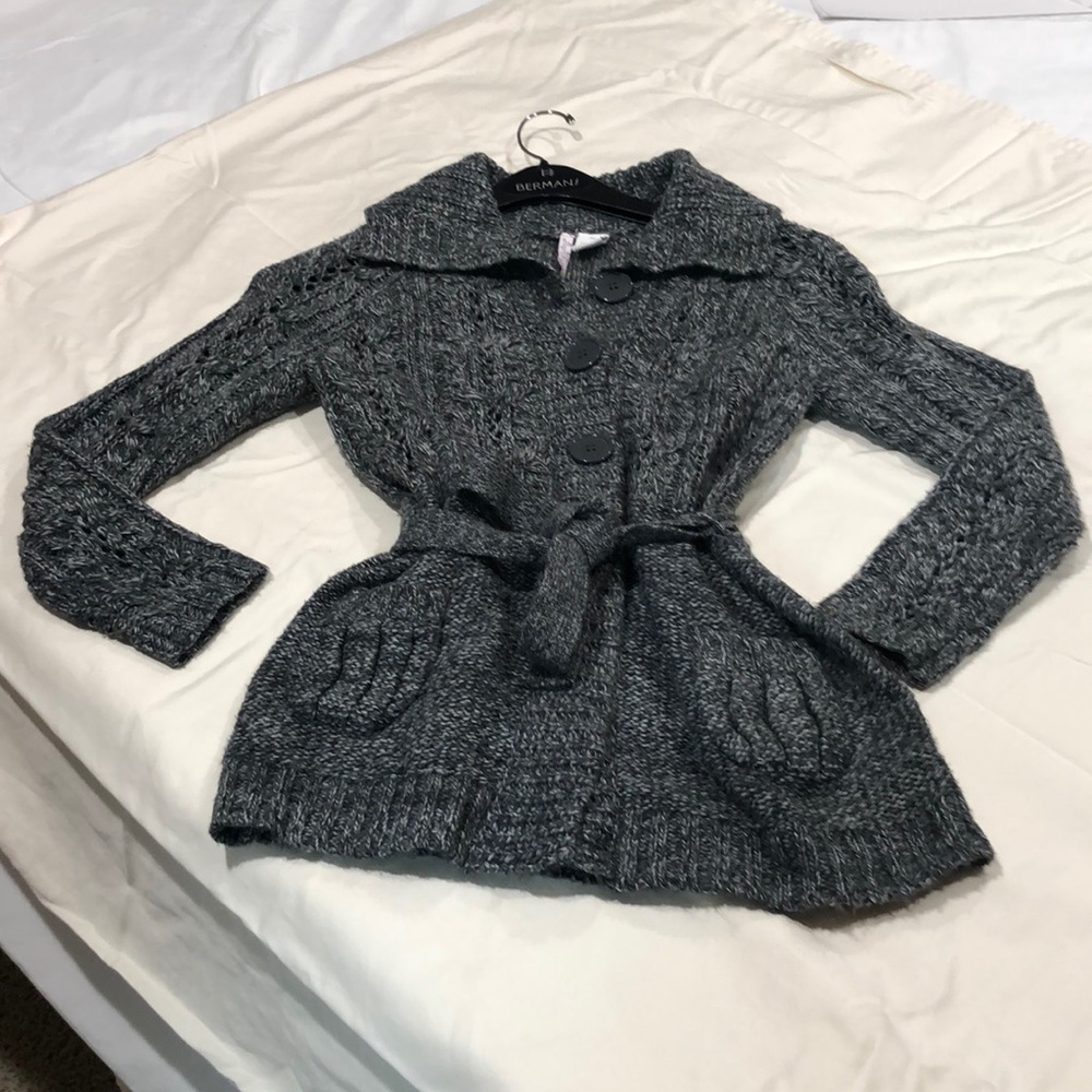 Heart-n-Crush. Juniors XL. Charcoal grey sweater with belt and pockets